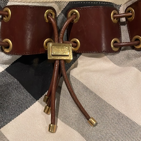 Burberry Authentic Bag - Picture 7 of 8